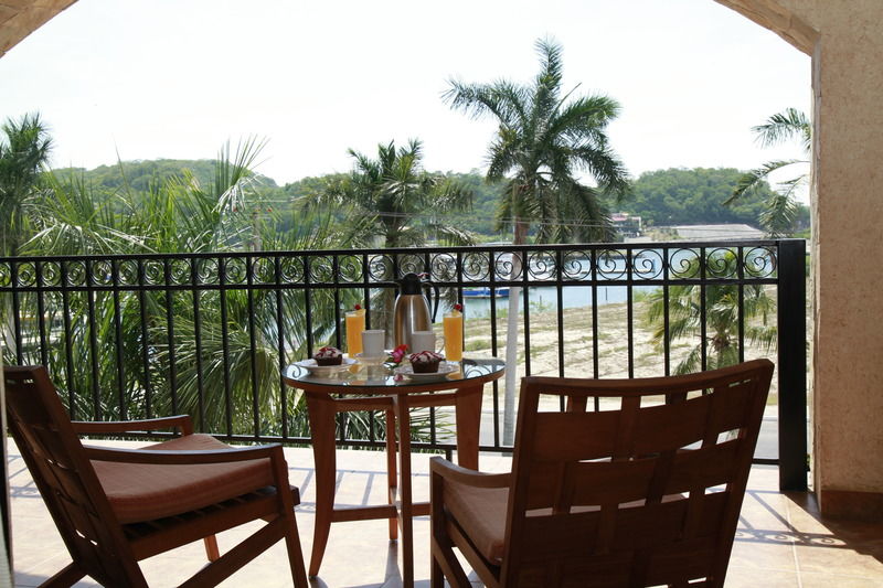 Marina Park Plaza Aparthotel Huatulco Exterior photo